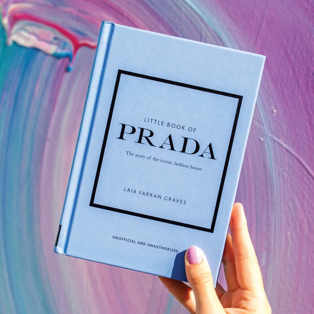 Prada LITTLE BOOK OF PRADA: THE STORY OF THE ICONIC FASHION HOUSE